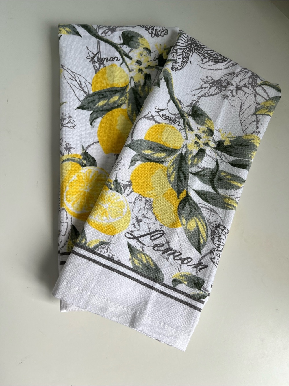 2/20$ NWOTLemon Print Kitchen Towels